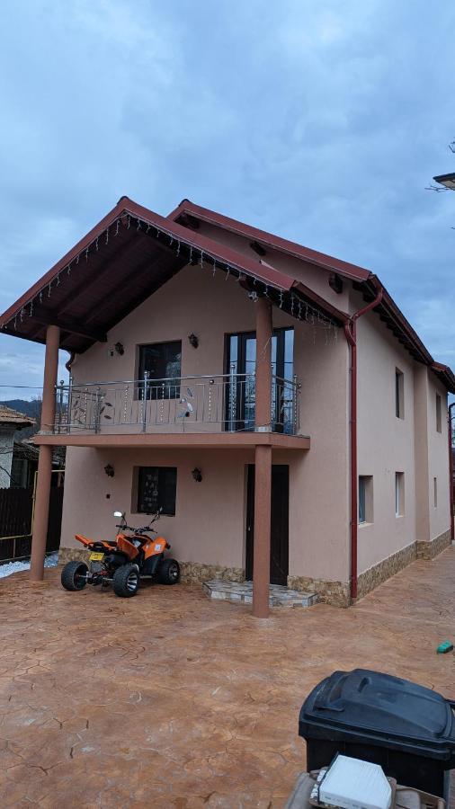 فيلا Casa Beatrice Călimăneşti المظهر الخارجي الصورة